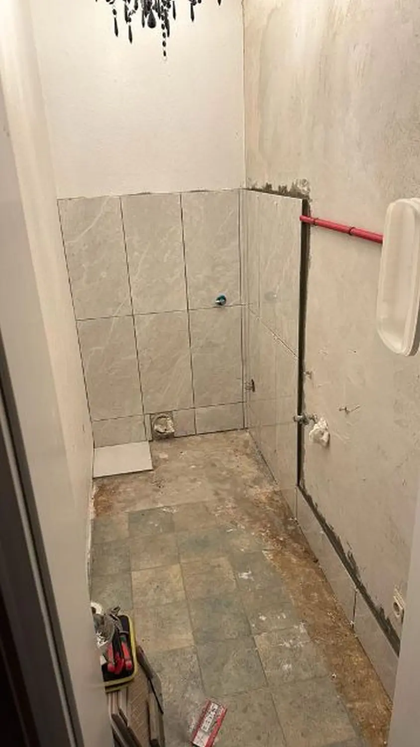 AM Dienstleistung - Wasserschaden in Arbeit